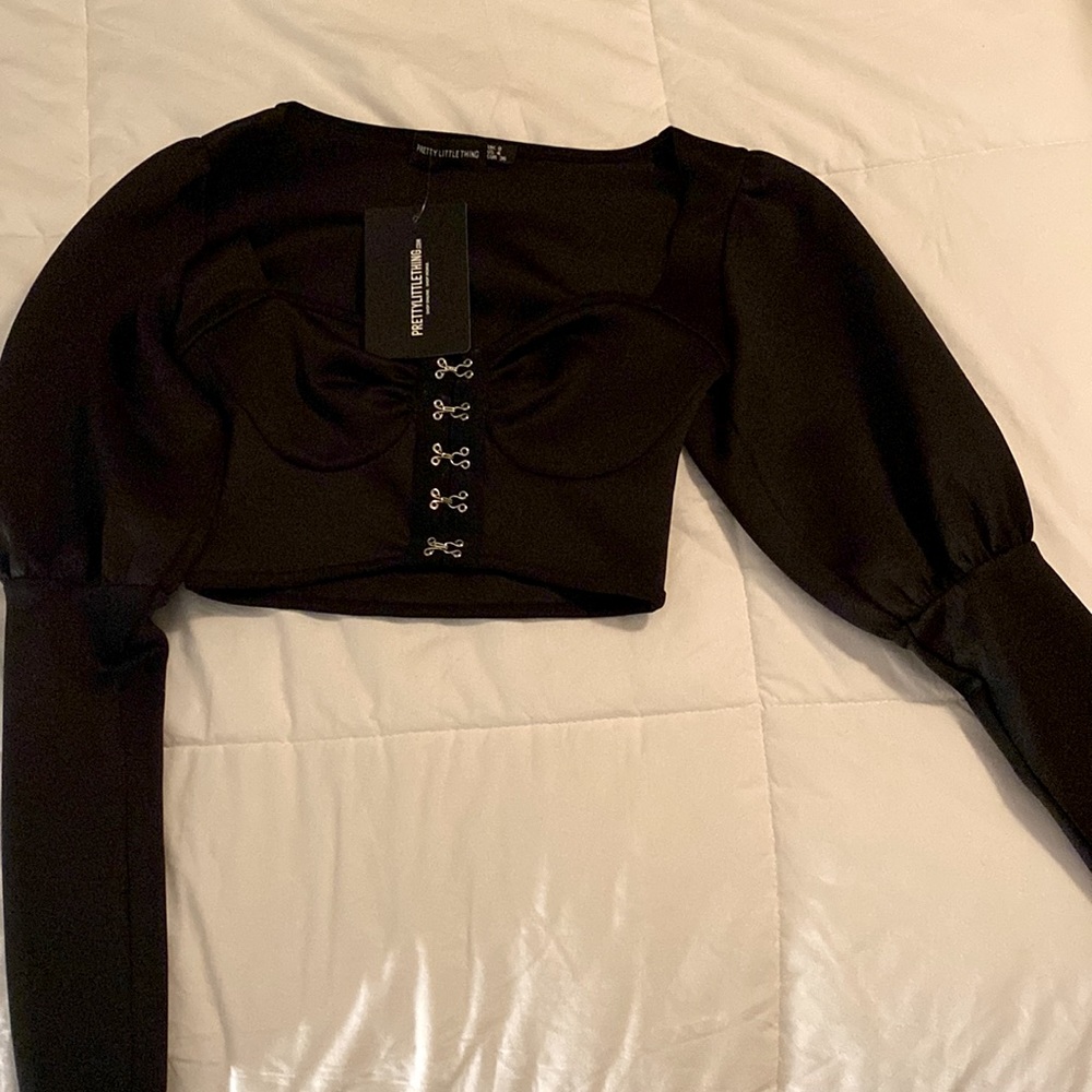 Black Long Sleeve Crop Top- Pretty Little Thing